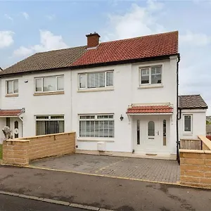 3 Bed House In - Private Parking Edinburgh